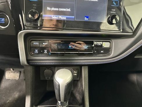 Used 2018 Toyota Corolla SE w/ SE Premium Package image 23