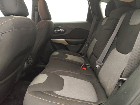 Used 2018 Jeep Cherokee Latitude image 18