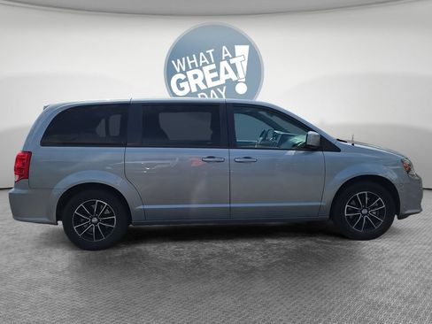 Used 2019 Dodge Grand Caravan SXT w/ Blacktop Package FWD image 2