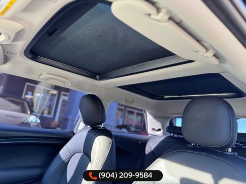 Used 2019 MINI Cooper 2-Door Hardtop w/ Signature Upholstery Package image 12