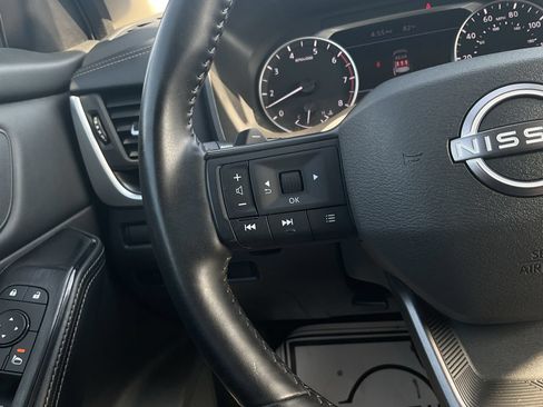 Used 2025 Nissan Rogue SV FWD image 32