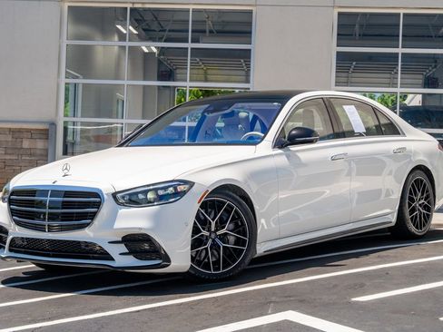Used 2022 Mercedes-Benz S 580 4MATIC Sedan image 2