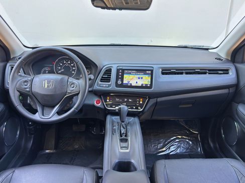 Used 2019 Honda HR-V Touring image 12