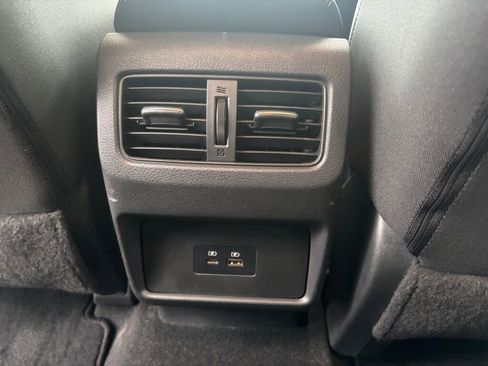 Used 2021 Nissan Rogue SV image 14