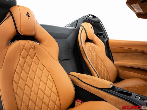 Used 2022 Ferrari 812 GTS image 41