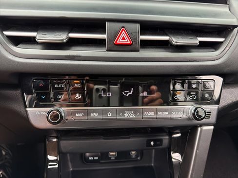 Used 2024 Kia Seltos EX AWD/4WD image 16
