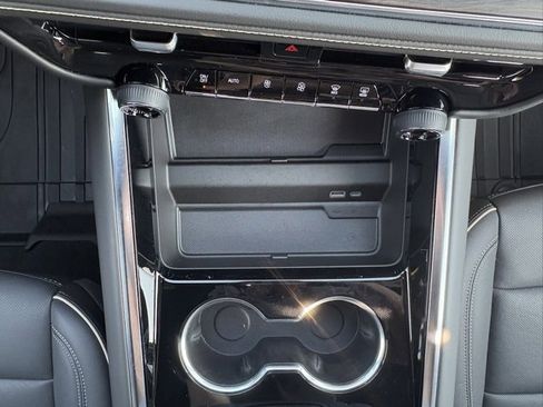 Certified 2025 Chevrolet Suburban Premier image 24