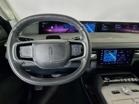 Used 2025 Lincoln Navigator Reserve AWD/4WD image 10
