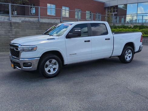 Used 2025 RAM 1500 Big Horn AWD/4WD image 3