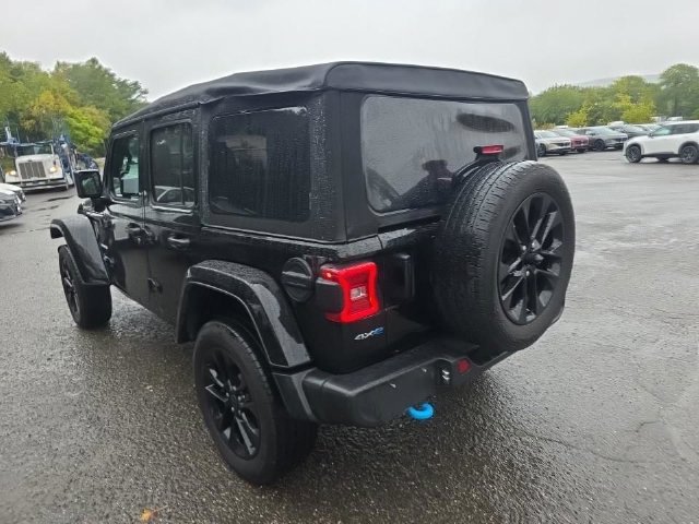 Certified 2024 Jeep Wrangler Unlimited Sahara w/ Technology Group AWD/4WD image 8