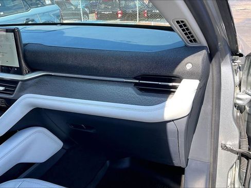 Used 2025 Ford Explorer Platinum w/ Ultimate Package AWD/4WD image 14