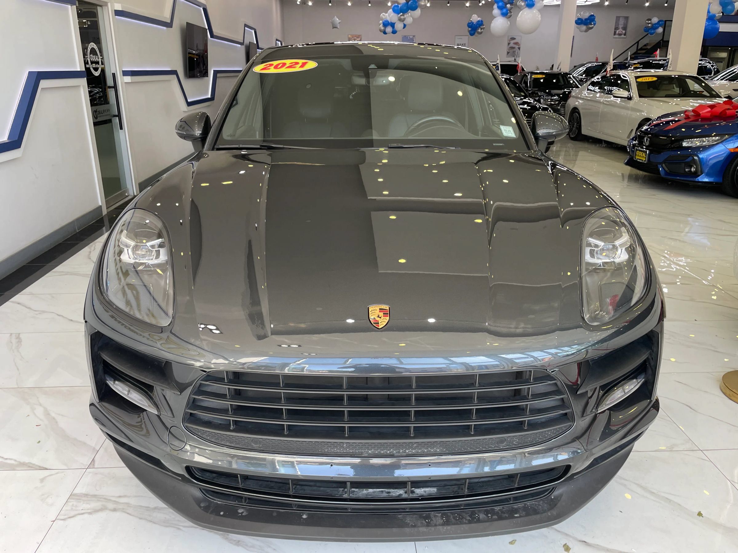 Used 2021 Porsche Macan AWD/4WD image 2