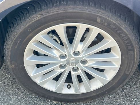 Used 2014 Toyota Avalon Limited w/ Technology Package FWD image 10