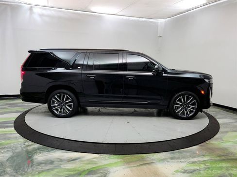 Used 2022 Cadillac Escalade ESV Sport w/ Touring Package AWD/4WD image 4