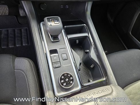 Used 2024 Nissan Pathfinder SV image 27