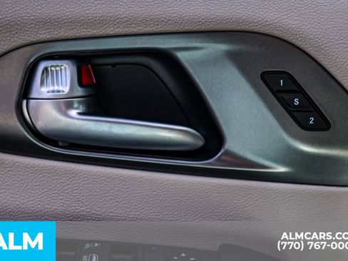 Used 2024 Chrysler Pacifica Touring-L image 50