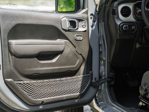 New 2025 Jeep Gladiator Sport image 38