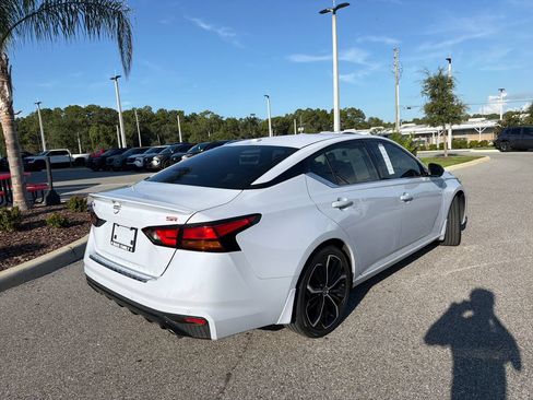 Used 2023 Nissan Altima 2.5 SR w/ SR Premium Package FWD image 7