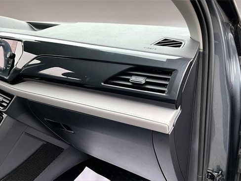 Used 2022 Volkswagen Taos SEL image 25