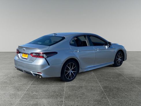 Used 2023 Toyota Camry SE image 5