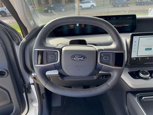 Used 2025 Ford Expedition Active AWD/4WD image 12