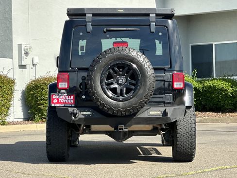 Used 2018 Jeep Wrangler Unlimited Sahara image 8