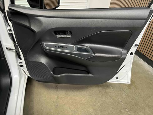 Used 2020 Nissan Versa SR FWD image 60
