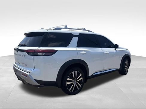 Used 2025 Nissan Pathfinder Platinum AWD/4WD image 11