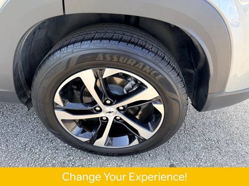 Used 2025 Chevrolet Trax RS w/ Sunroof Package FWD image 31