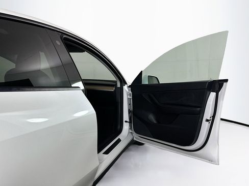 Used 2021 Tesla Model Y Long Range image 31