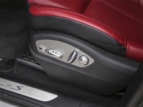 Certified 2023 Porsche Macan S image 16