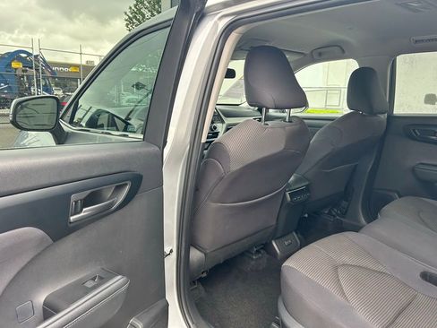 Certified 2025 Toyota Highlander LE FWD image 11