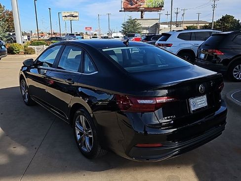 Used 2024 Volkswagen Jetta SE image 7