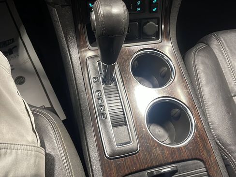 Used 2016 Chevrolet Traverse LT FWD image 11