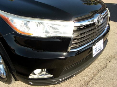 Used 2014 Toyota Highlander Limited image 22