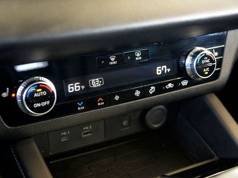 Used 2022 Mitsubishi Outlander SEL image 24