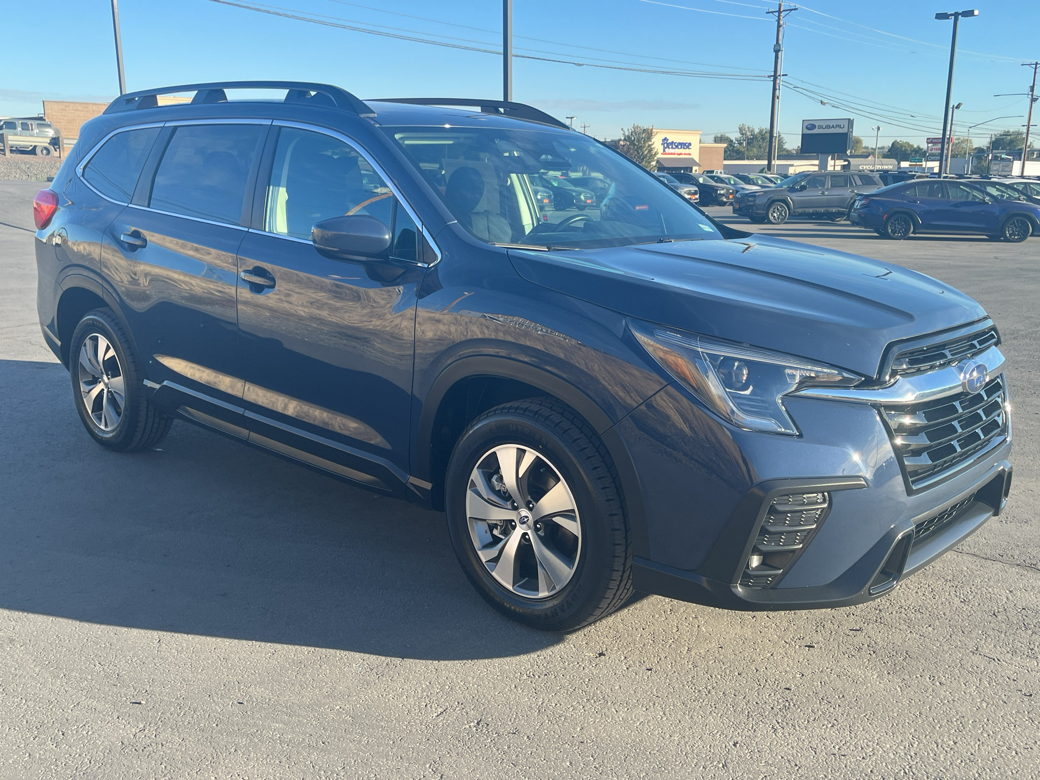 Used 2025 Subaru Ascent Premium AWD/4WD image 3