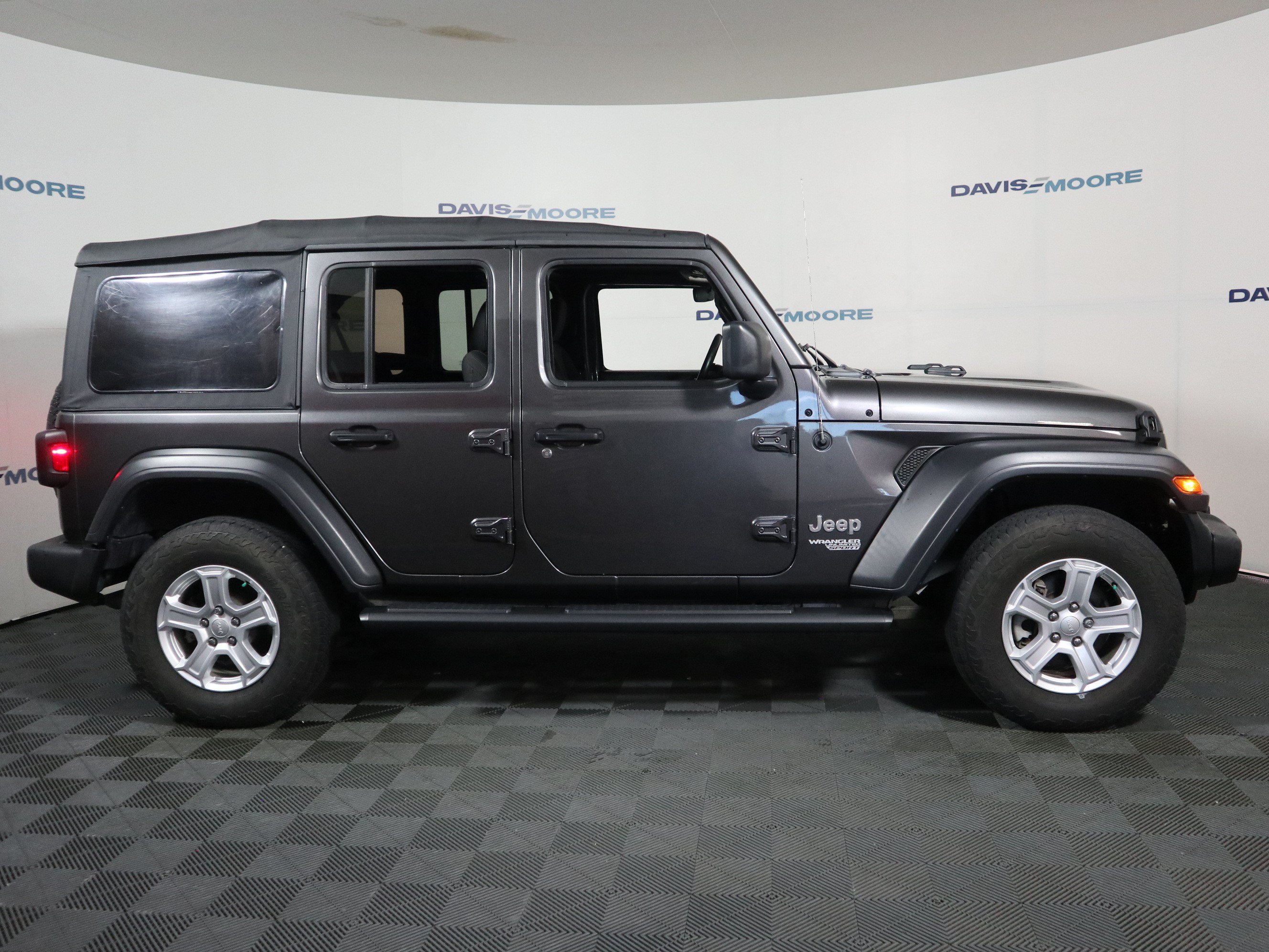 Used 2018 Jeep Wrangler Unlimited Sport S AWD/4WD image 4