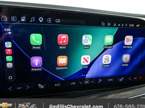 Used 2025 Chevrolet Suburban LT image 15