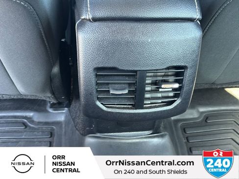 Used 2018 Ford Fusion SE w/ Fusion SE Technology Package FWD image 16