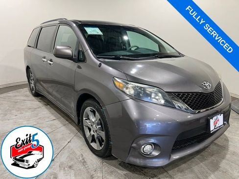 Used 2013 Toyota Sienna SE image 1