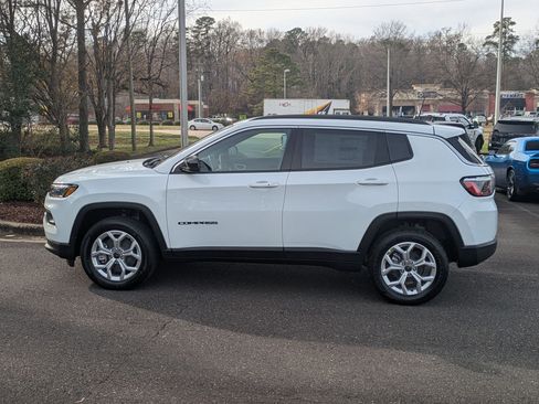 New 2026 Jeep Compass Latitude image 8
