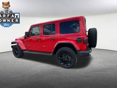 Used 2025 Jeep Wrangler Unlimited Sahara AWD/4WD image 7
