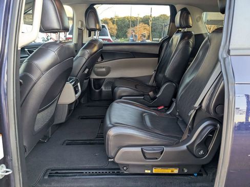 Used 2025 Kia Carnival image 24