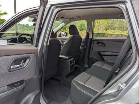 Used 2023 Nissan Rogue SV FWD image 35