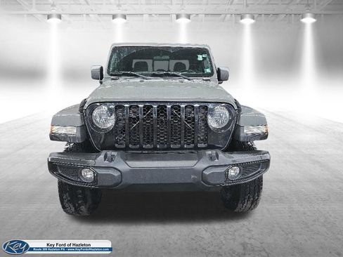 Used 2021 Jeep Gladiator Sport AWD/4WD image 2