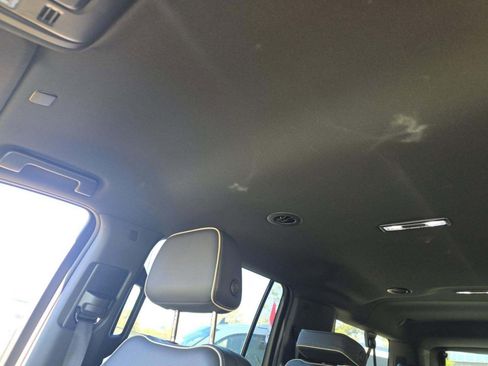 Used 2023 GMC Yukon XL SLT image 32