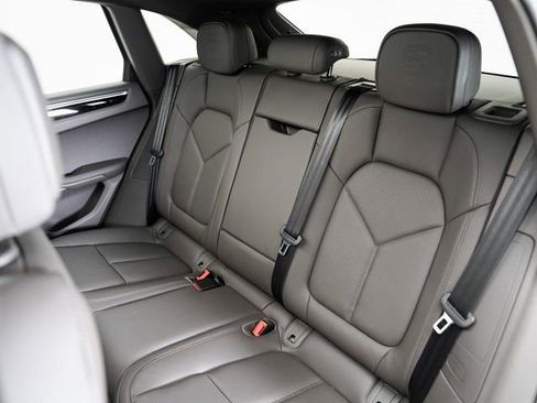 Certified 2025 Porsche Macan image 26