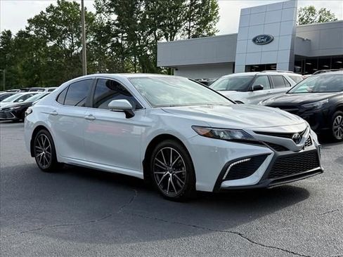 Used 2023 Toyota Camry SE FWD image 2