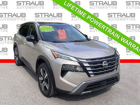 Used 2025 Nissan Rogue SL AWD/4WD image 1